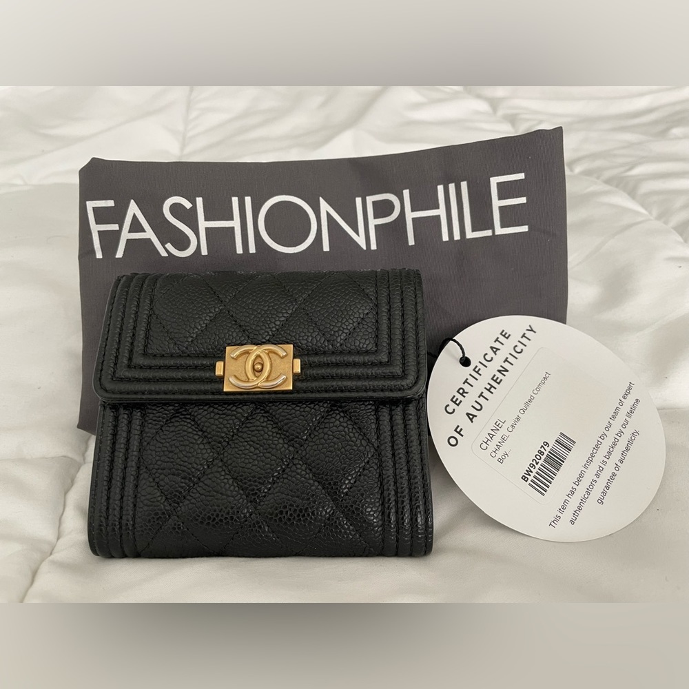 CHANEL Caviar Quilted Compact Boy Wallet